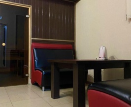 2-местный 2-комнатный номер улучшенный с 1 двуспальной кроватью в Адам