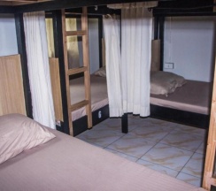 Кровать в общем номере в Bunks Hostel