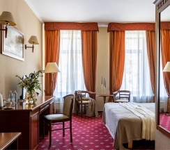 Улучшенный двухместный номер в Голден отель