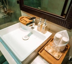 Двухместный номер Deluxe с видом на море (двуспальная кровать) в Capecia Danang Hotel & Apartment