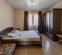 Двухместный номер комфорт с большой кроватью +доп.место, 1-4 человек и балконом в Гостевой дом