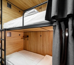 Кровать в женском 4-местном номере (удобства на этаже) в Sleep box