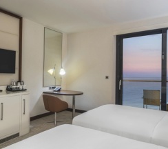 Двухместный номер Guest с балконом (2 отдельные кровати) в Hilton Batumi