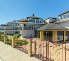 Семейный (CONNECTION) c видом на БАССЕЙН- 2 смежных СТАНДАРТА в Villaggio