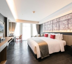 Двухместный номер Deluxe с видом на горы двуспальная кровать в Ramada Plaza by Wyndham Chao Fah