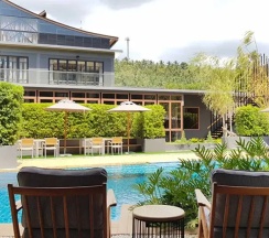 Двухместный Pool Access номер Deluxe с балконом двуспальная кровать в Aurico Kata Resort & Spa