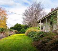 Коттедж с 2 комнатами в Wombat Hill Cottage