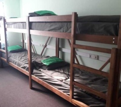 Кровать в общем номере в Фикус