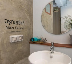 Кровать в общем номере в Barn and Bed Hostel