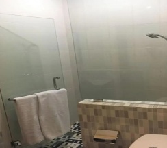 Двухместный номер Standard с балконом и с видом на сад двуспальная кровать в Mai Guesthouse Sanur