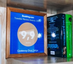 Апартаменты с 2 комнатами с красивым видом из окна в Велия