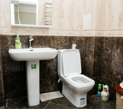 М.Горького 85Б. 1-комн.кв., 1-этаж, 81 в АнтиОтель