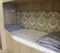 Кровать в общем номере (мужской номер) (общая ванная комната) в Игра