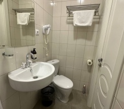 СТАНДАРТ Трехместный с одной 2-х спальной и односпальной кроватью в Zb Hotels Айсберг Саратов