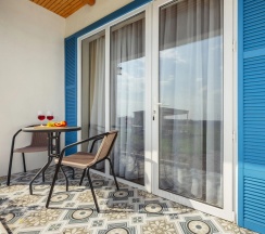 Четырёхместный номер Superior с балконом в Villa Blanca