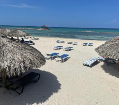 Апартаменты в Hospitality Expert F32 Beach front Pool & Chef