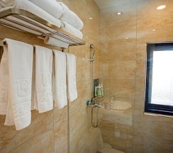 Четырёхместный семейный номер Standard в Rainbow Hotel