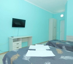 Комната стандарт с 1 односпальной и 1 двуспальной кроватью в Стерх