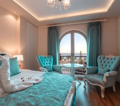 Двухместный номер Deluxe с видом на море двуспальная кровать в Отель Seven Hills Palace