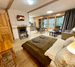 Вилла с балконом и с красивым видом из окна в Аврора Country House