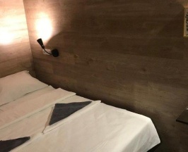 Номер улучшенный с 1 двуспальной кроватью (без окна) в Shelterz