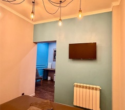 Улучшенный  номер с одной кроватью размером Queen Size без окна (Отель Мёд) №8 в Мёд & Маяк