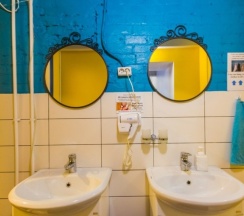 Небольшая двухместная комната с раздельными кроватями в Gallery and more