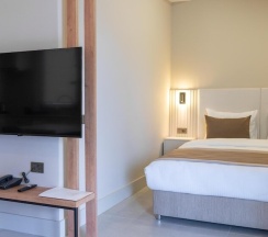 Люкс Comfort с балконом в Bomo Suites