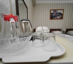 Трёхместная комната с тремя односпальными кроватями в Чайка