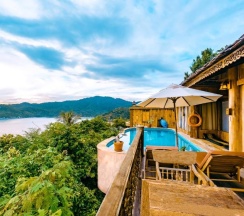 Двухместная Villa Plus Sea View Pool двуспальная кровать в Santhiya Koh Phangan Resort & Spa