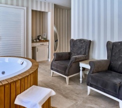 Двухместный номер Standard двуспальная кровать в Salonika Suites