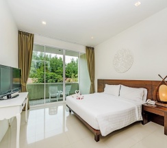 Двухместный номер Deluxe Pool View двуспальная кровать в L'esprit de Naiyang Beach Resort