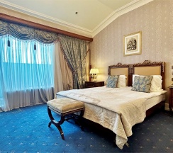Улучшенный номер с видом на город в Taleon Imperial Hotel