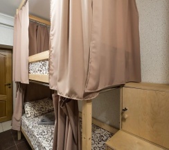 Кровать в общем 6-местном номере (удобства на этаже) в I hostel