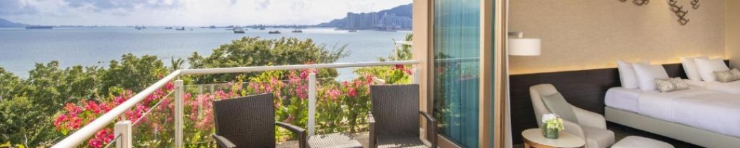 Двухместный номер Deluxe с балконом и с видом на море двуспальная кровать в Hong Kong Gold Coast Hotel