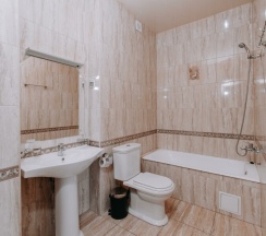 Джуниор сюит в Монарх