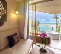 Полулюкс у моря Jacuzzi в Devasom Khao Lak Beach Resort & Villas