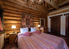 Номер стандарт Рябиновая Изба с 1 двуспальной кроватью ( корпус Деревянный Этноотель ) в Бобровая долина