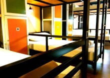 Кровать в общем номере в Urban Hostel Bangkok