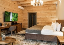 Номер Делюкс с двуспальной кроватью с видом на гору в Grand Chalet Altay