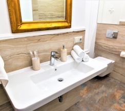 Апартаменты с балконом и с красивым видом из окна в Апартаменты InterLoft 5 Old Town Free Parking Wi-Fi 100/50 Smart TV