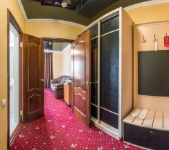 Двухместный люкс с балконом (двуспальная кровать) в Red hotel