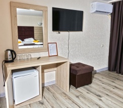 Полулюкс, двухкомнатный номер на втором этаже в Золотая рыбка