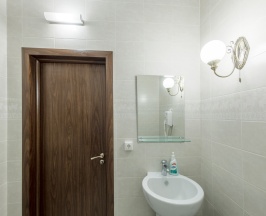 Двухместный Улучшенный номер с кроватью размера "queen-size" и видом на город в Алмаз