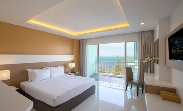 Двухместный номер Club Executive с видом на море двуспальная кровать в Курорт Chanalai Hillside