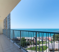 Трехкомнатные апартаменты с двумя спальнями (6-14 этаж) в Real Apartments Sochi