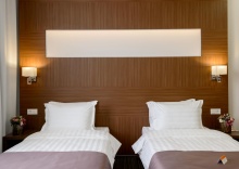 Номер улучшенный с 2 односпальными кроватями (с завтраком) в Park wood hotel