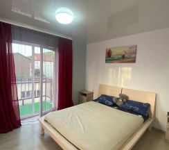 Номер стандарт семейный с 3 односпальными и 1 двуспальной кроватью в Алешкина мечта