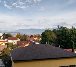 4-местные апартаменты люкс с балконом, вид на горы (#135) в Geo Apart