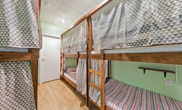 Место в общем шестиместном номере в Белые ночи у Садовой